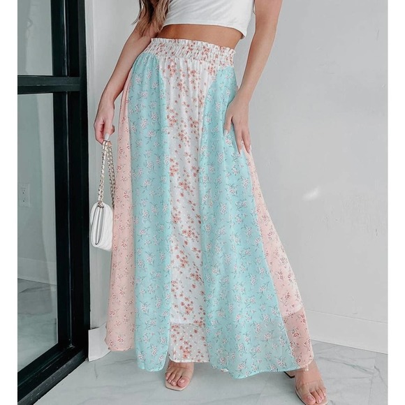 boutique Dresses & Skirts - Nwt White Multi Floral Skirt